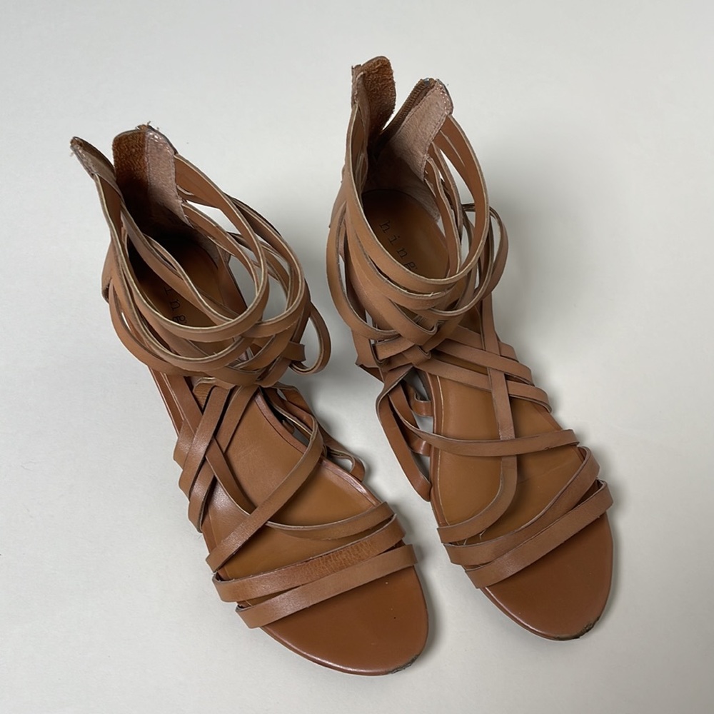 Hinge tan leather heeled sandal size 9.5 women